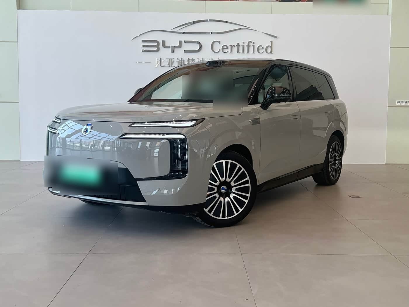 2025 Denza N8L front exterior