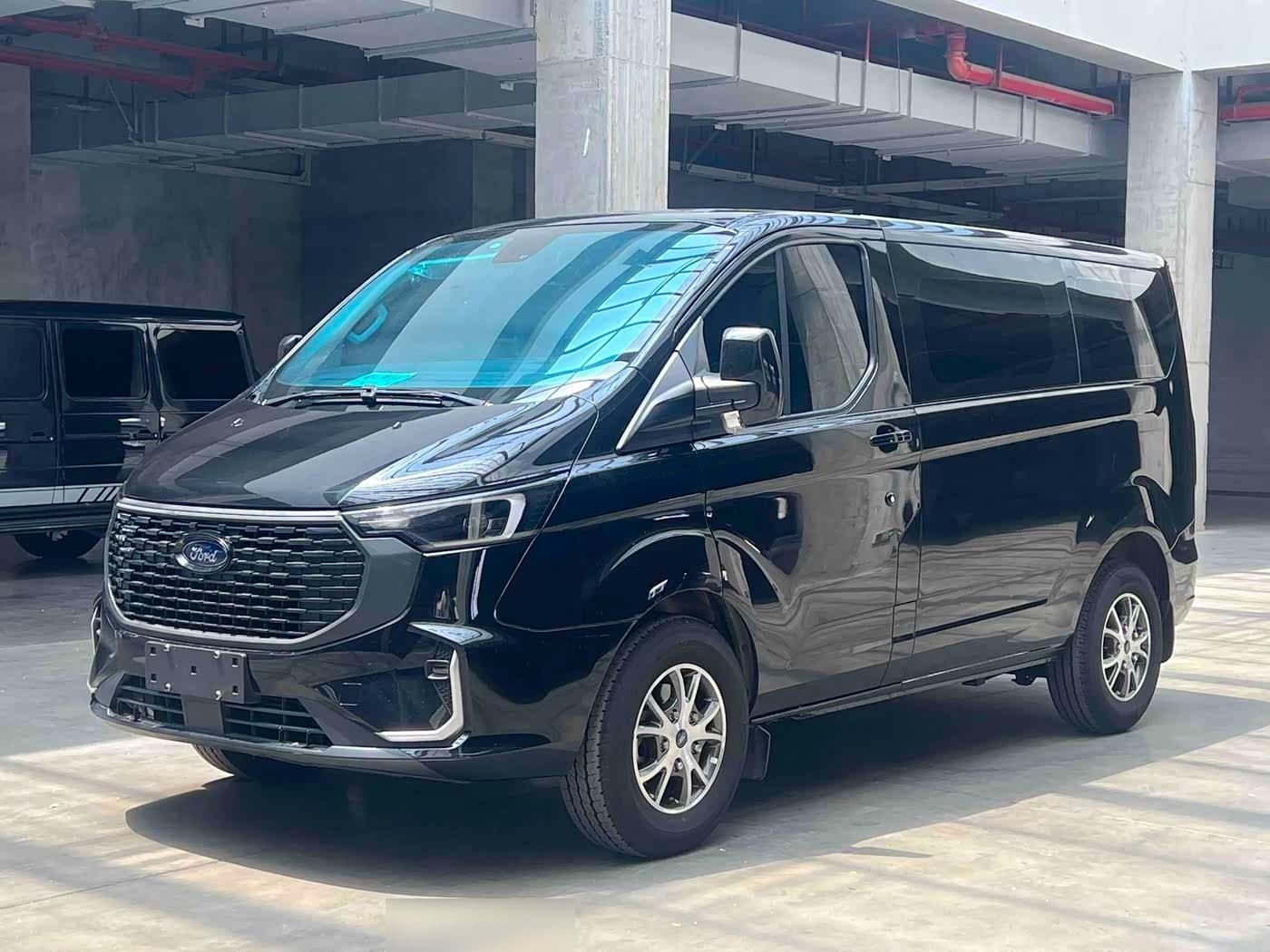 2023 Ford Transit front exterior