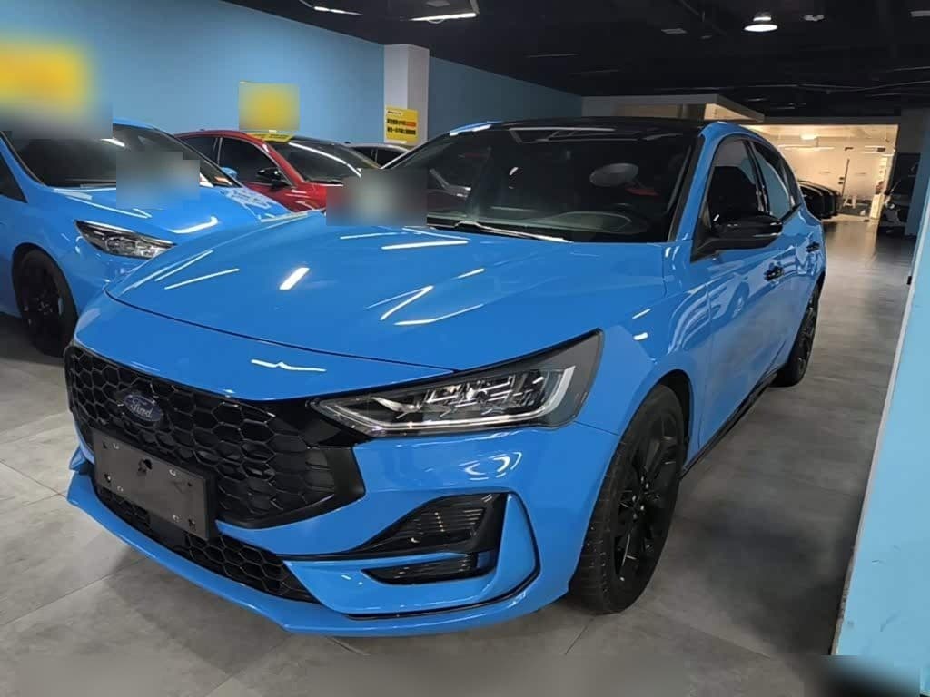 2022 Ford Focus front exterior