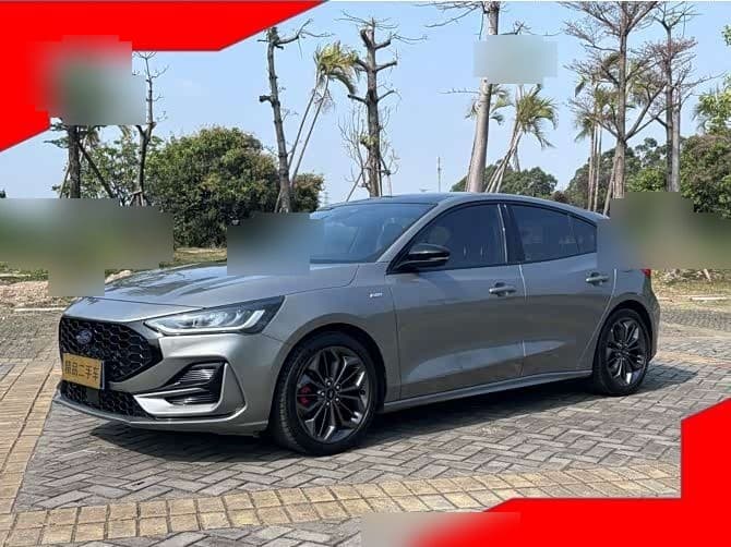 2022 Ford Focus front exterior