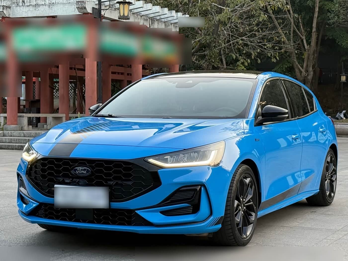 2022 Ford Focus front exterior