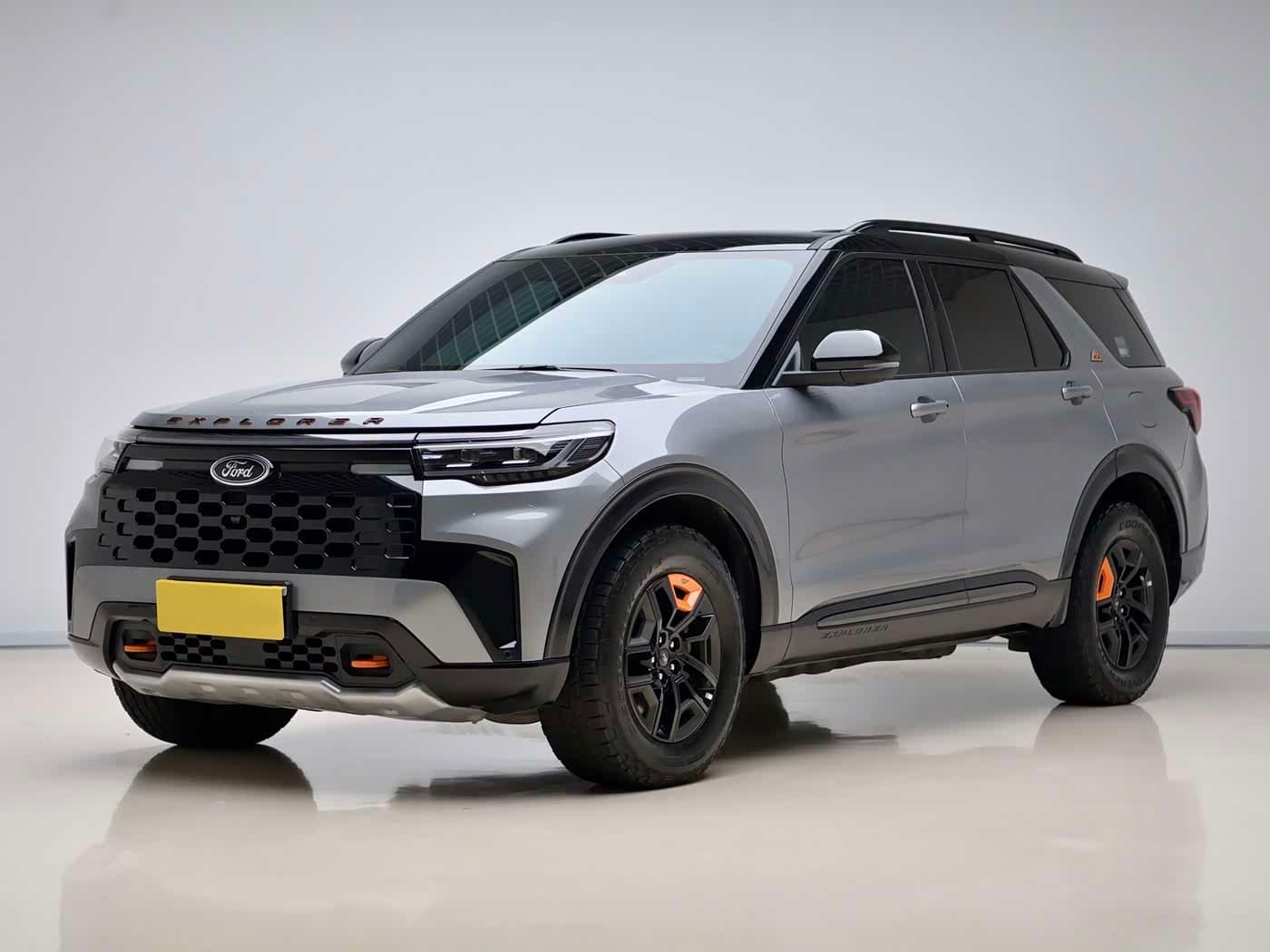 2024 Ford Explorer front exterior
