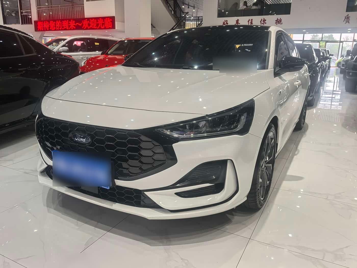 2022 Ford Focus front exterior