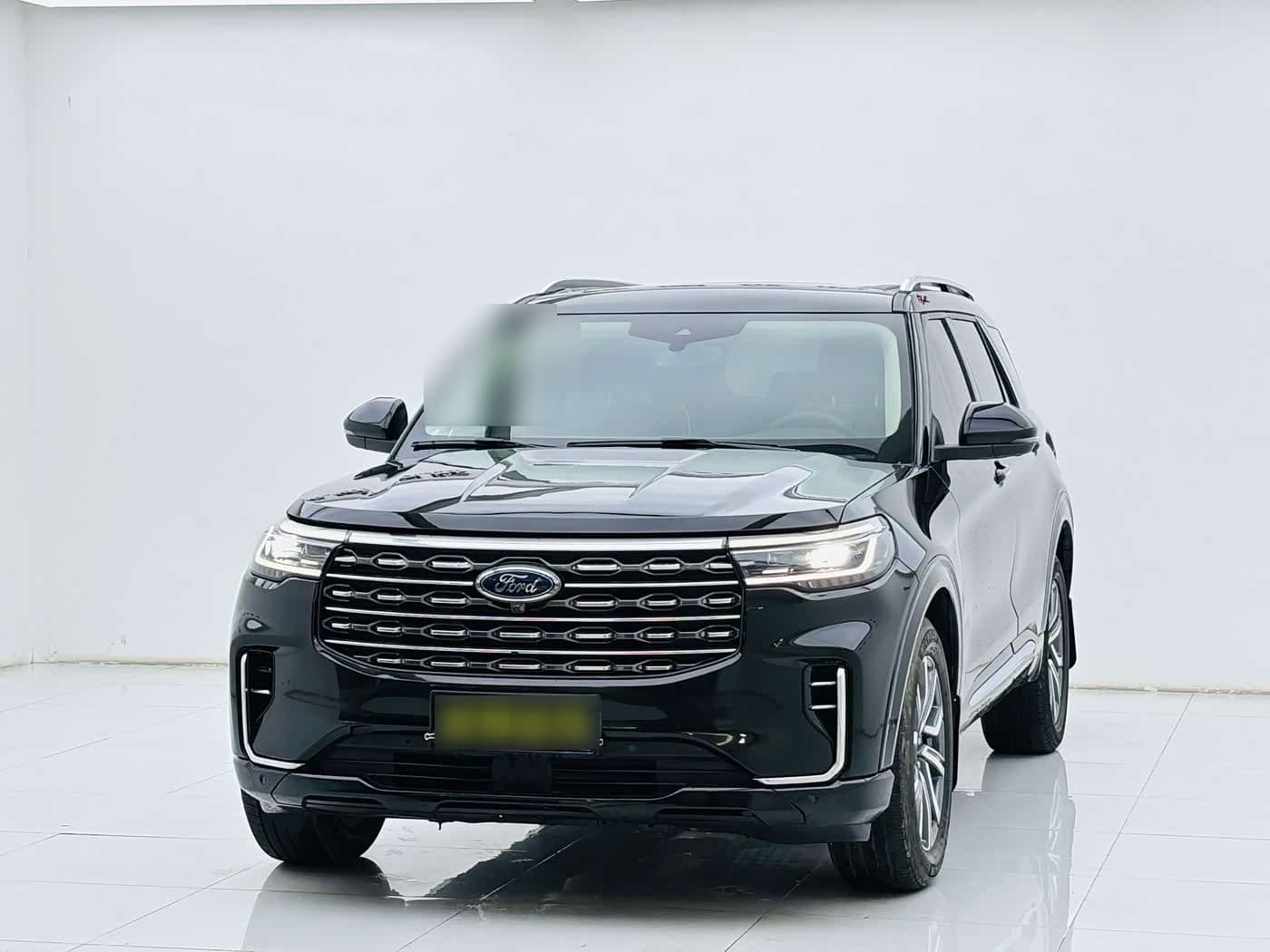 2022 Ford Explorer front exterior