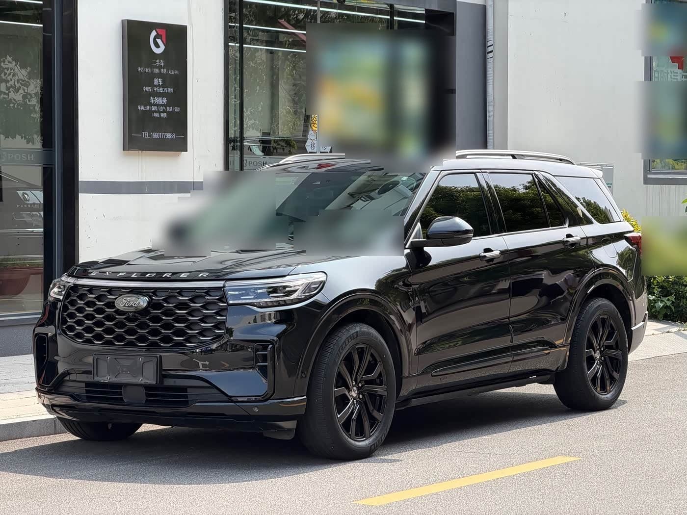 2022 Ford Explorer front exterior