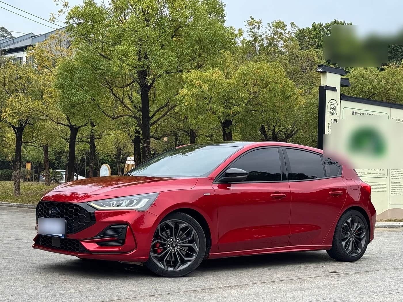 2022 Ford Focus front exterior