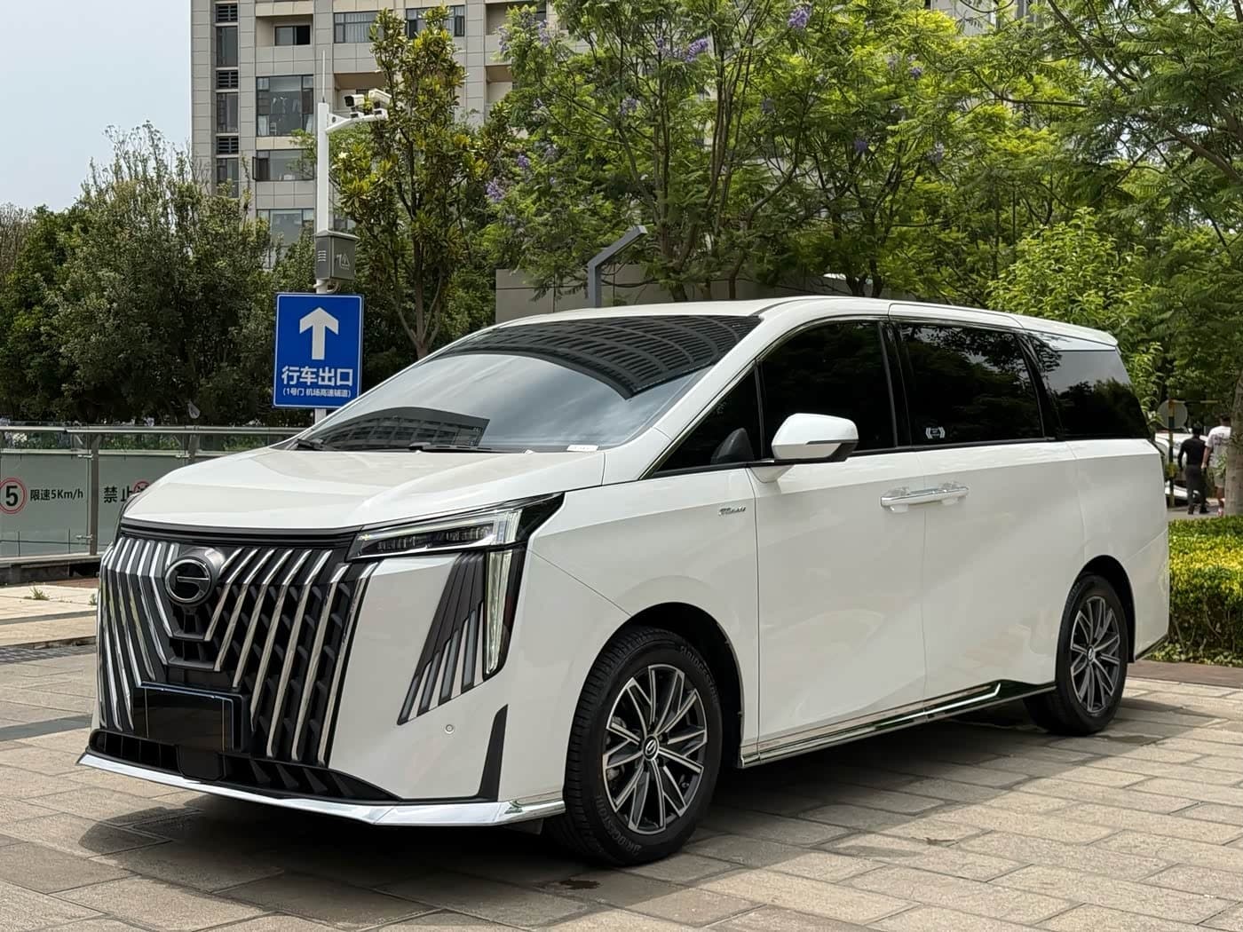 2023 GAC Trumpchi Trumpchi M8 front exterior