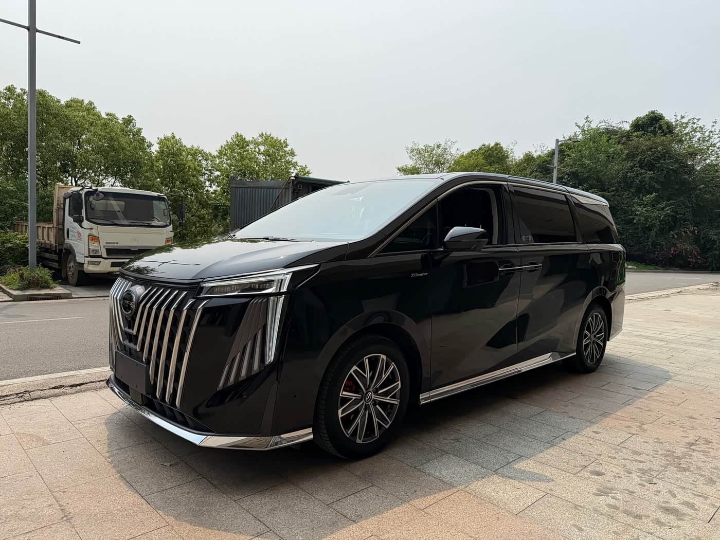 2023 GAC Trumpchi Trumpchi M8 front exterior
