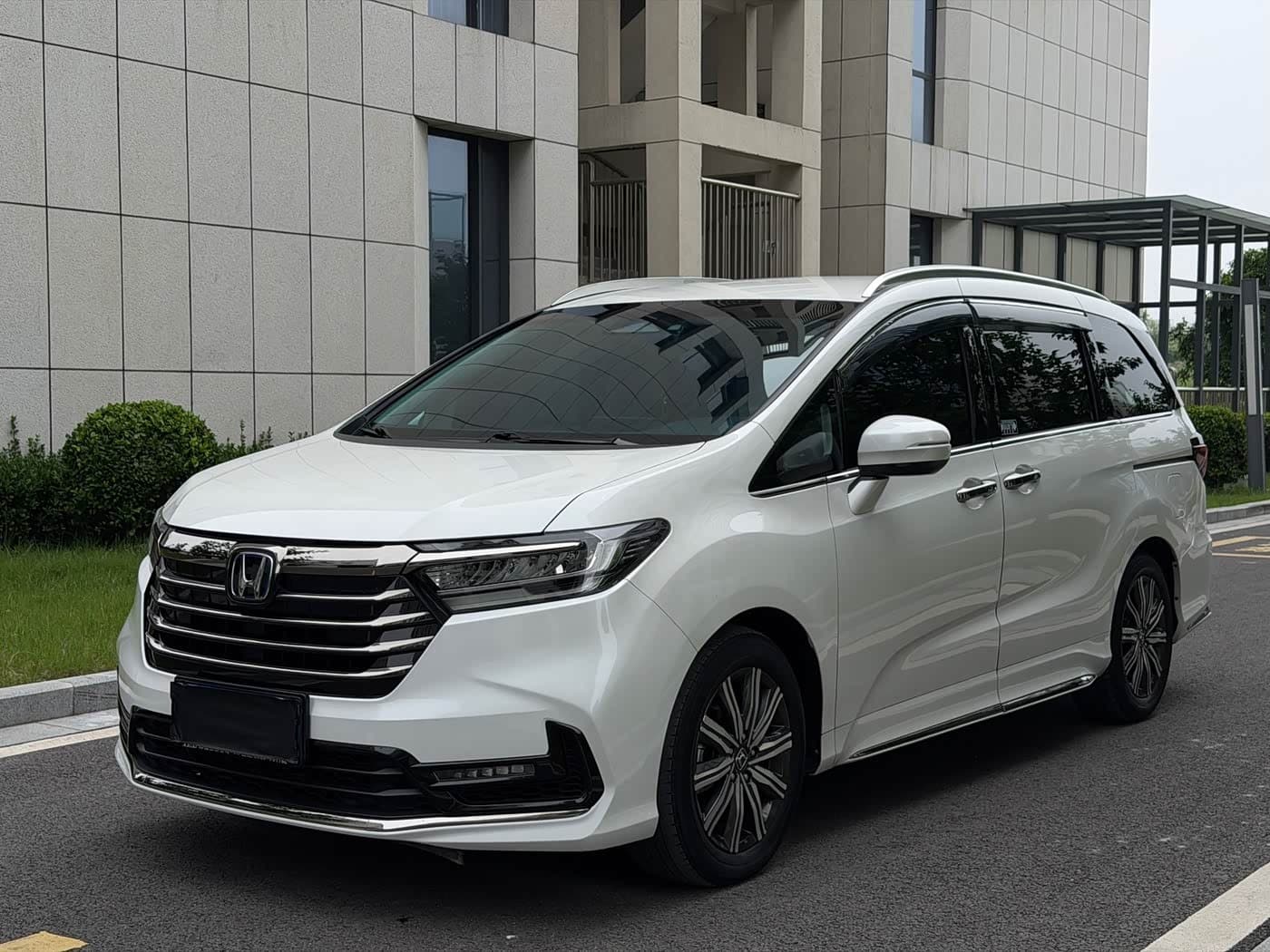 2023 Honda Odyssey front exterior