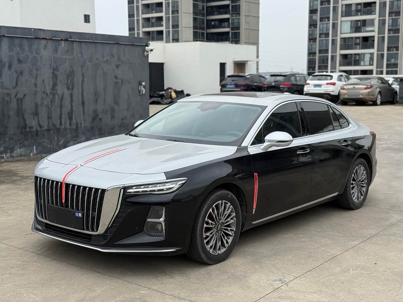 2022 Hongqi H5 front exterior