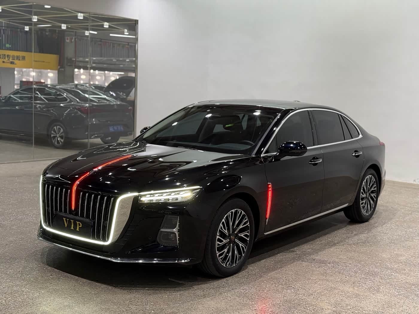 2022 Hongqi H5 front exterior