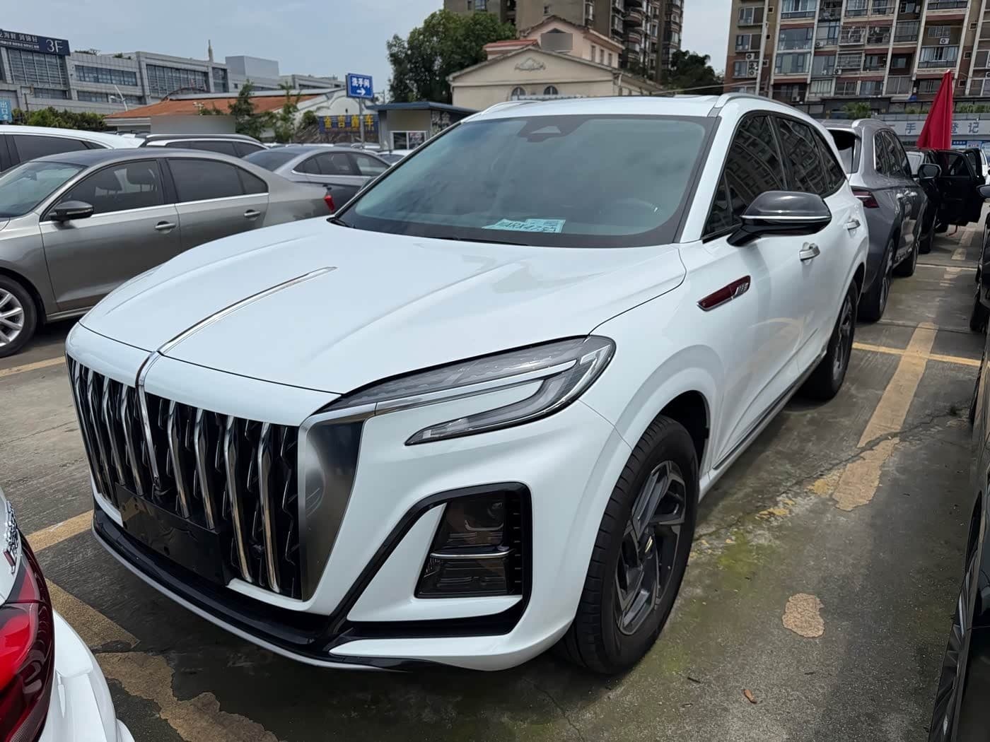 2023 Hongqi HS3 front exterior