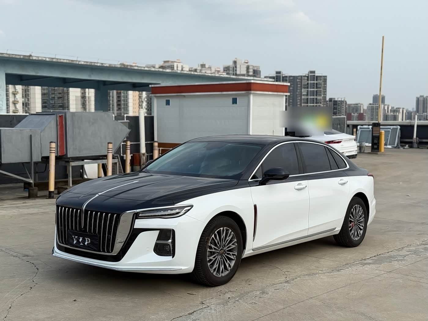2023 Hongqi H5 front exterior