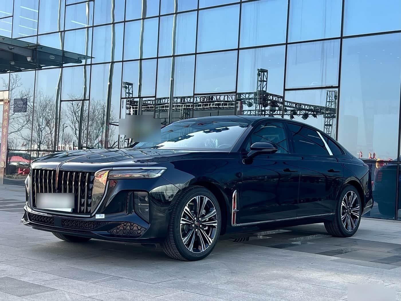 2025 Hongqi H9 front exterior