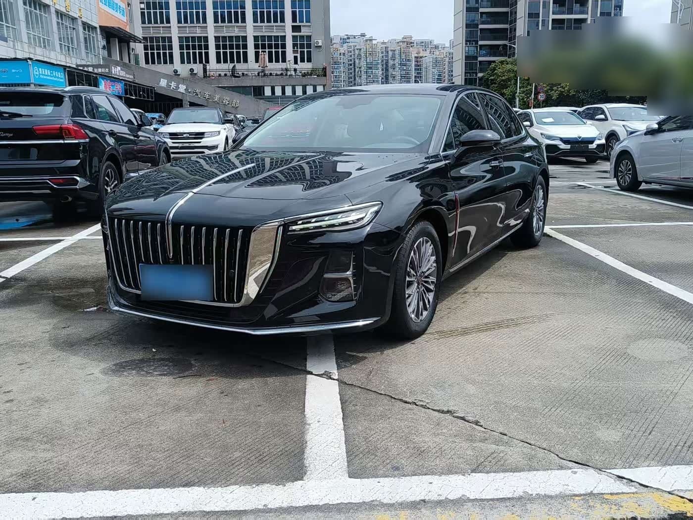 2023 Hongqi H5 front exterior