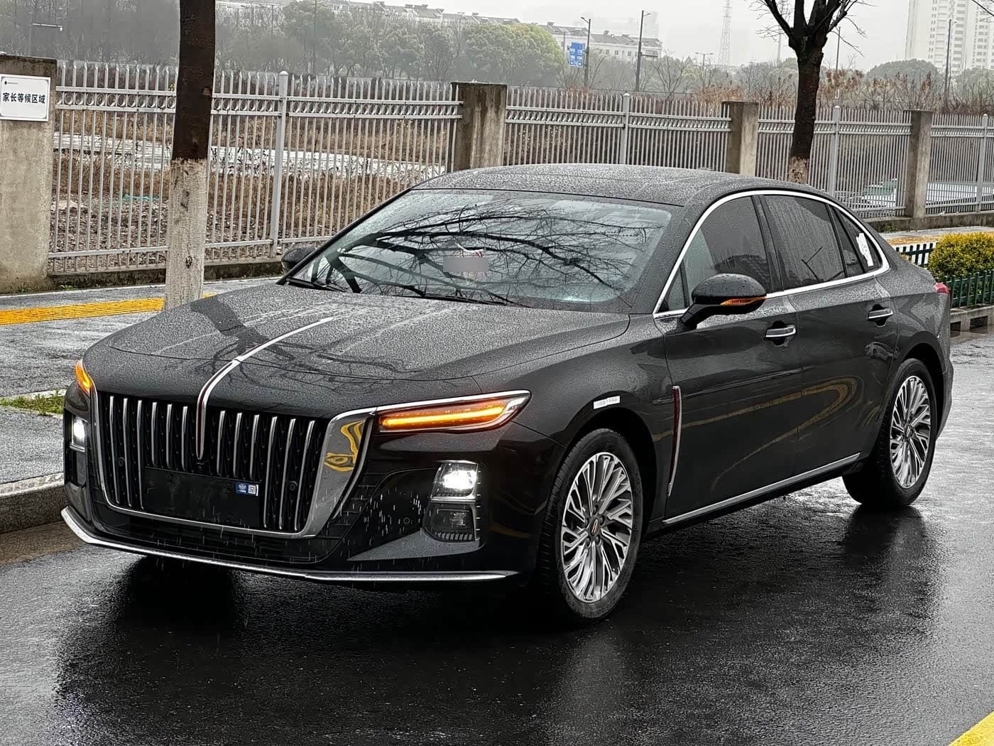 2022 Hongqi H5 front exterior