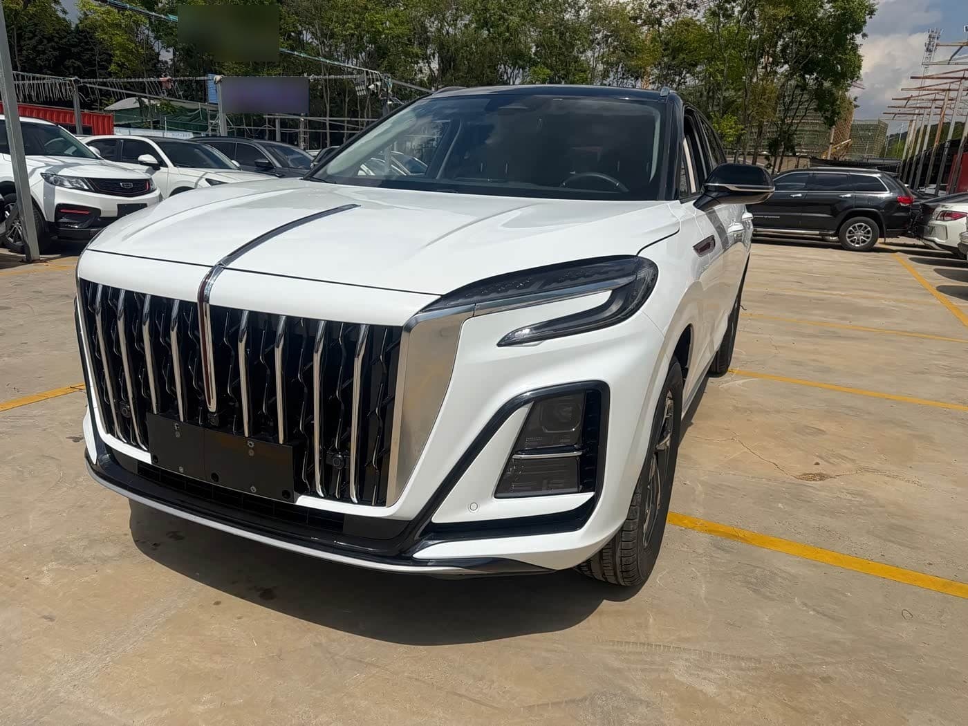 2024 Hongqi HS3 front exterior