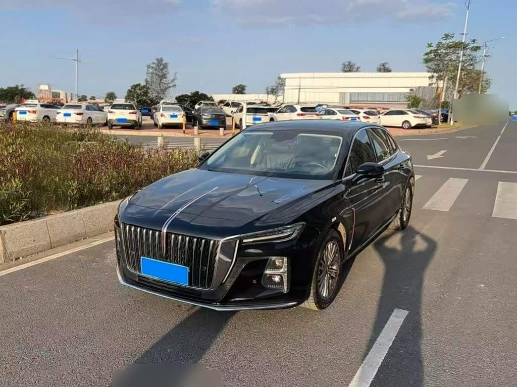 2022 Hongqi H5 front exterior