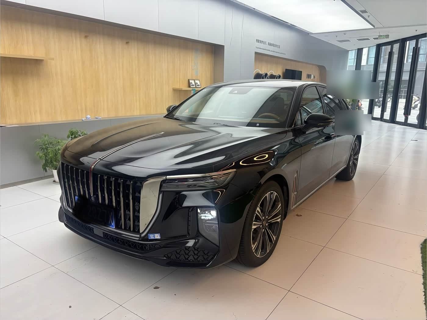 2025 Hongqi H9