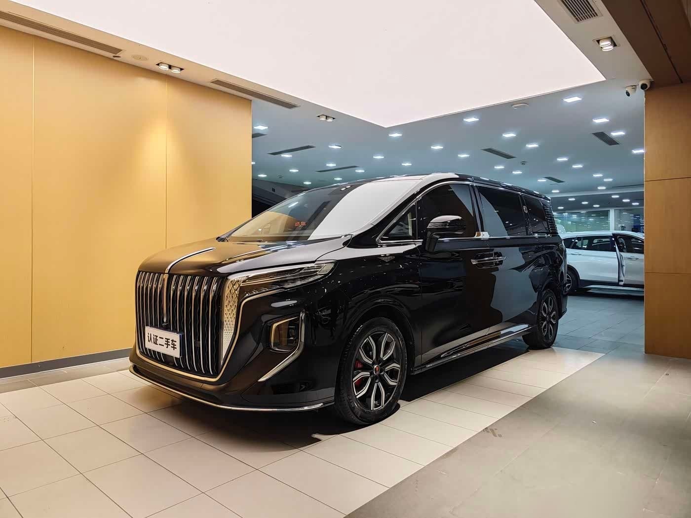 2022 Hongqi HQ9 front exterior