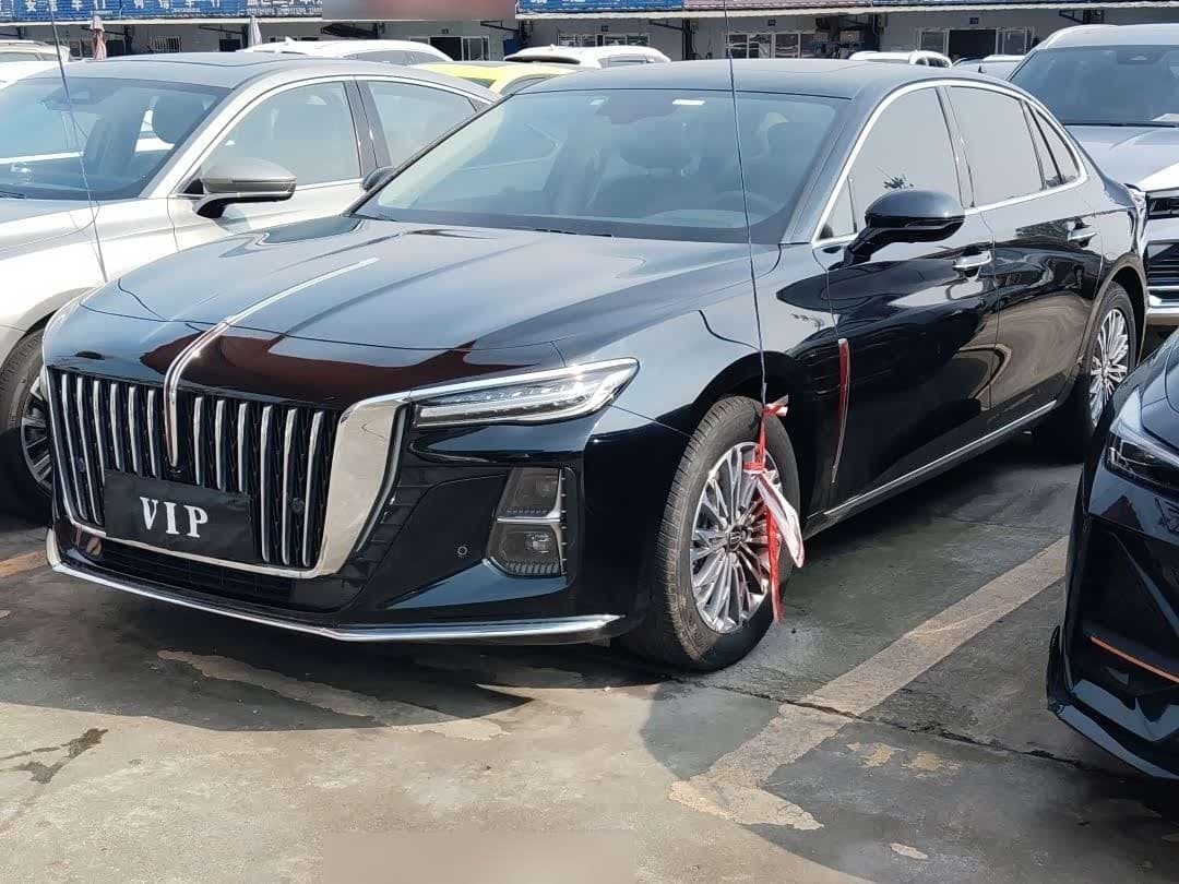 2022 Hongqi H5 front exterior
