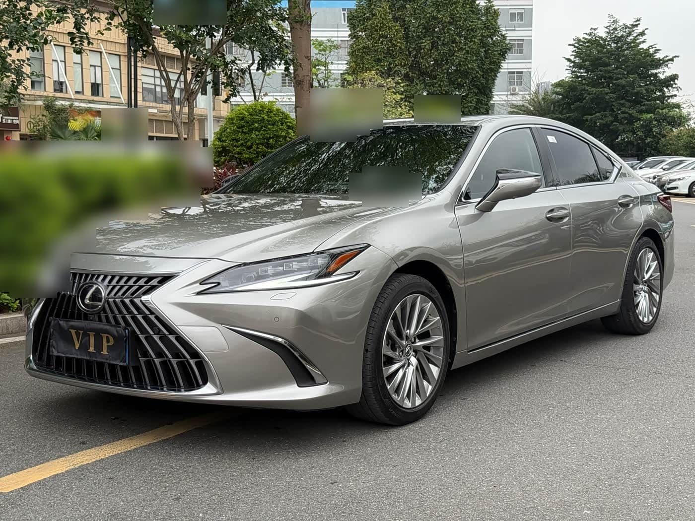 2022 Lexus ES front exterior