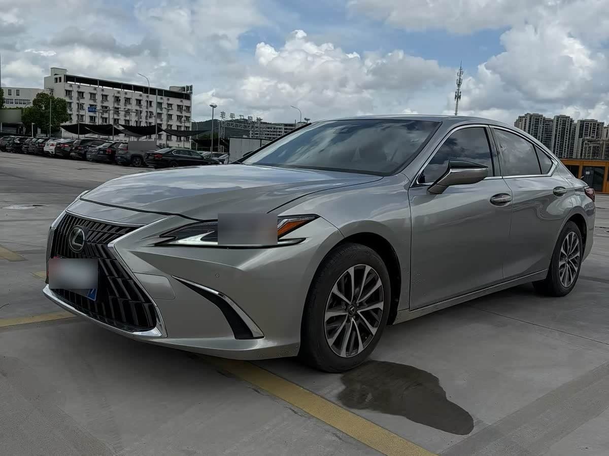 2023 Lexus ES front exterior