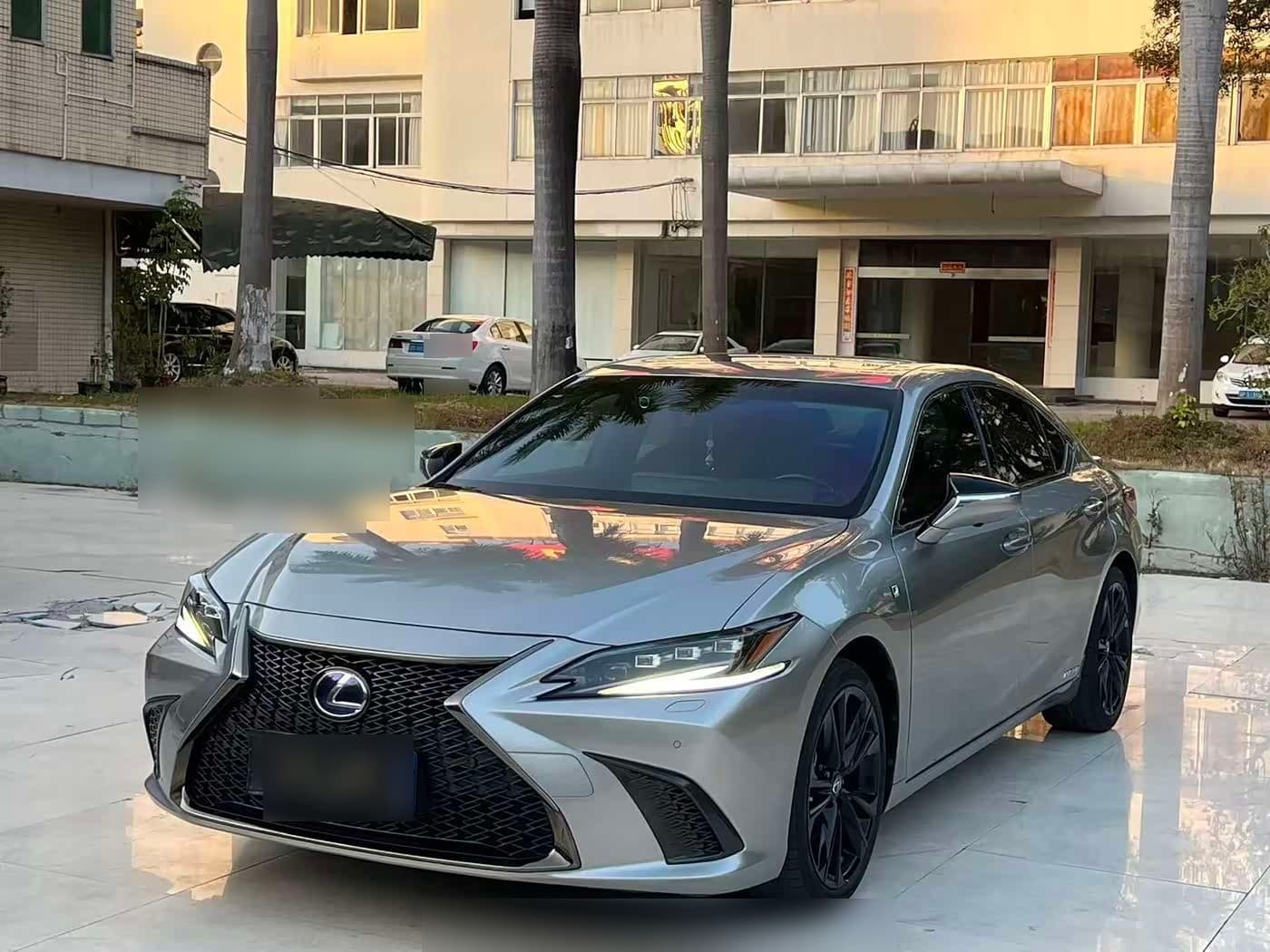 2022 Lexus ES front exterior