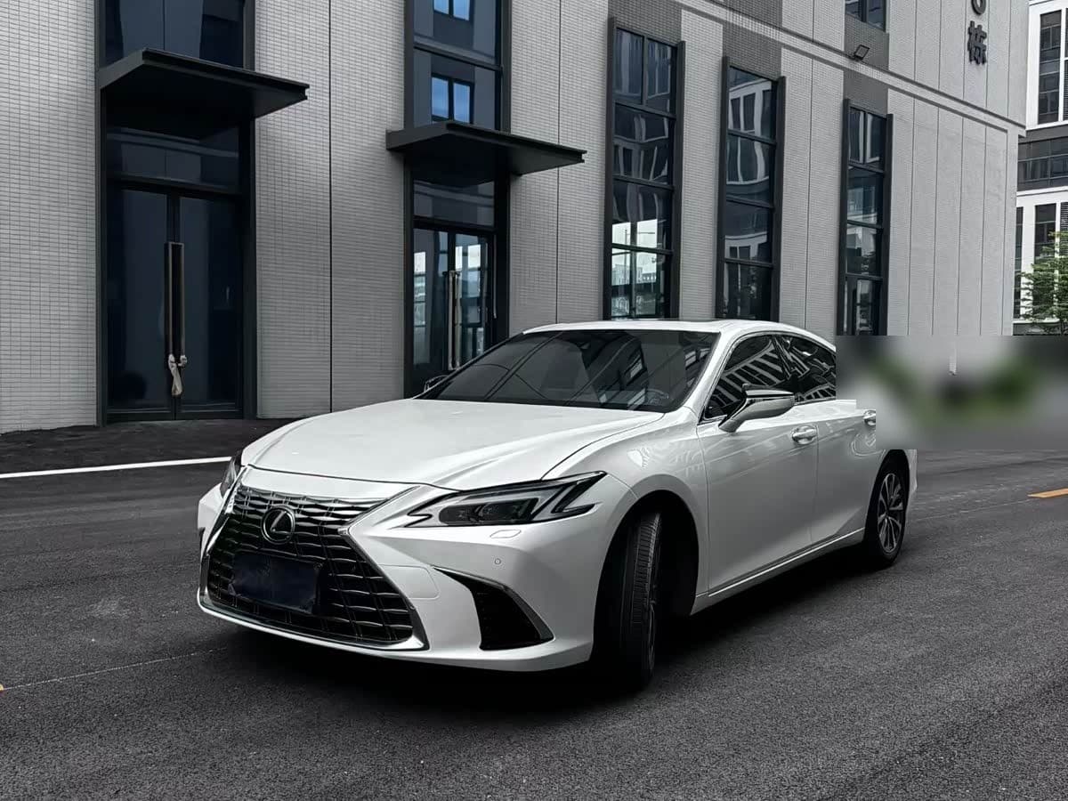 2024 Lexus ES front exterior