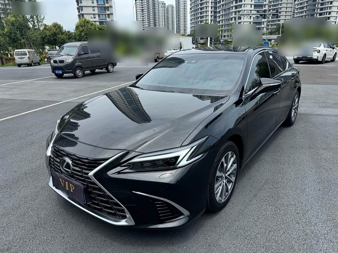 2024 Lexus ES front exterior