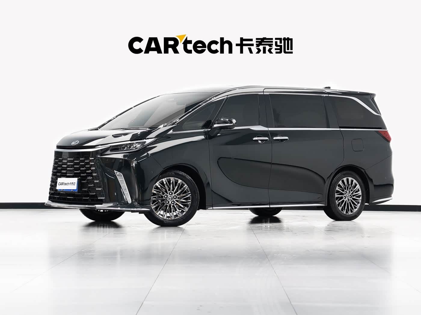 2025 Lexus LM front exterior