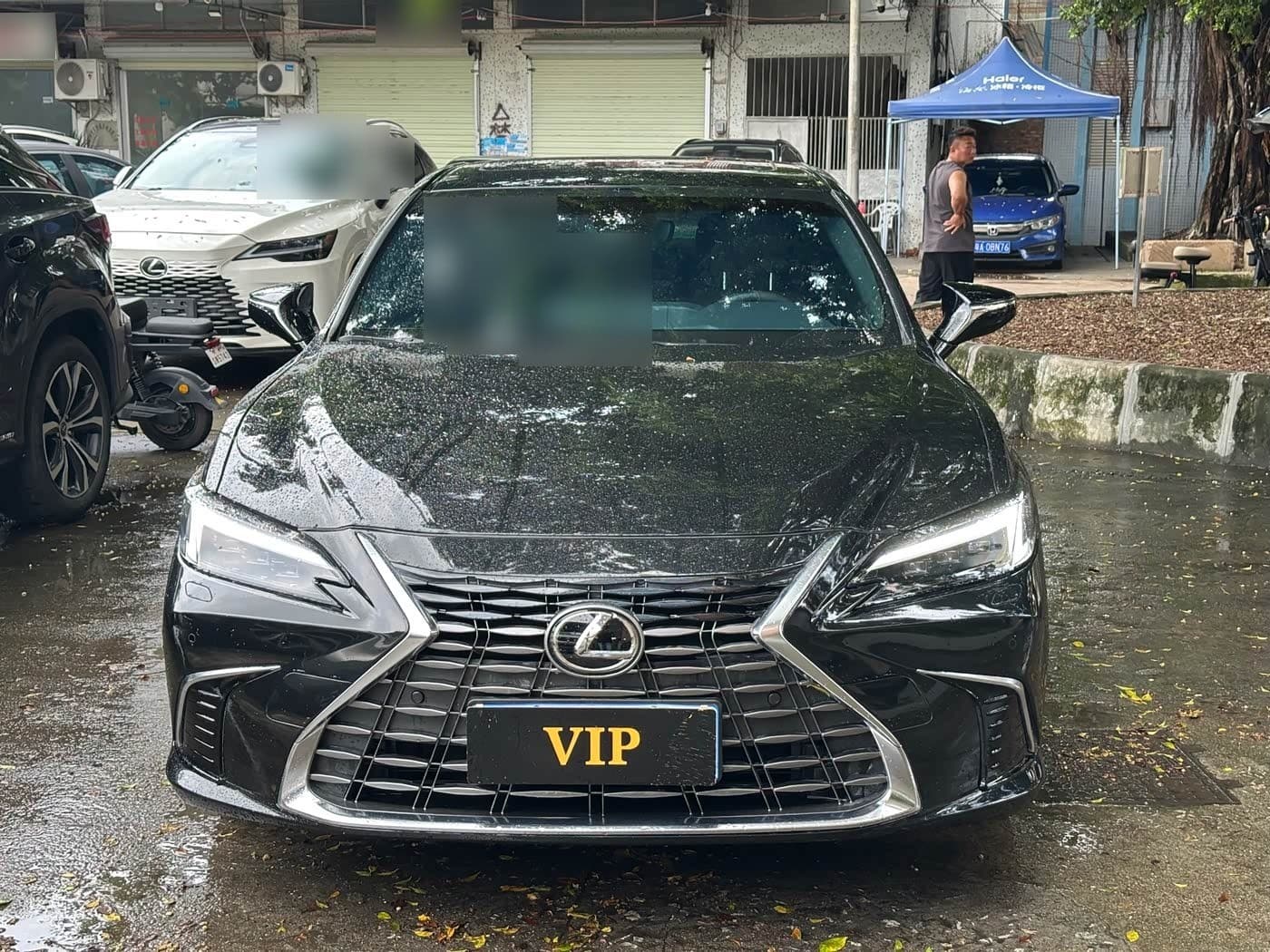 2024 Lexus ES front exterior