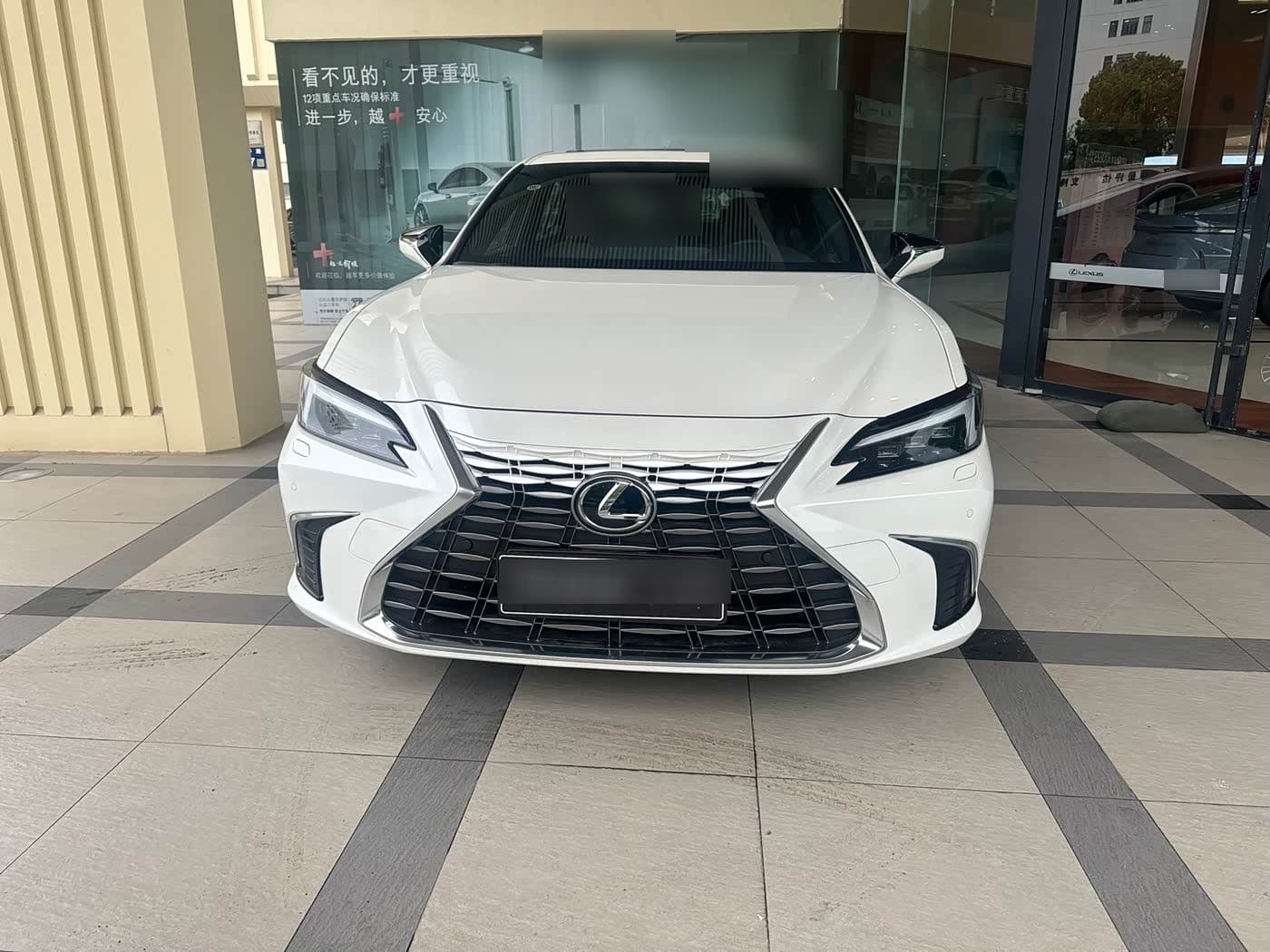 2024 Lexus ES front exterior
