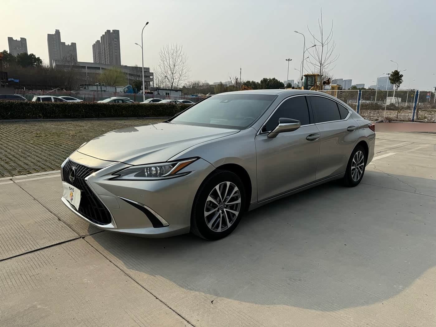 2024 Lexus ES front exterior