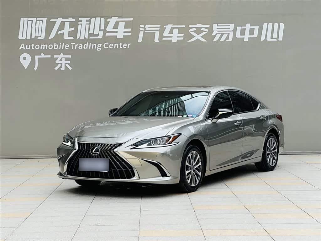 2023 Lexus ES front exterior