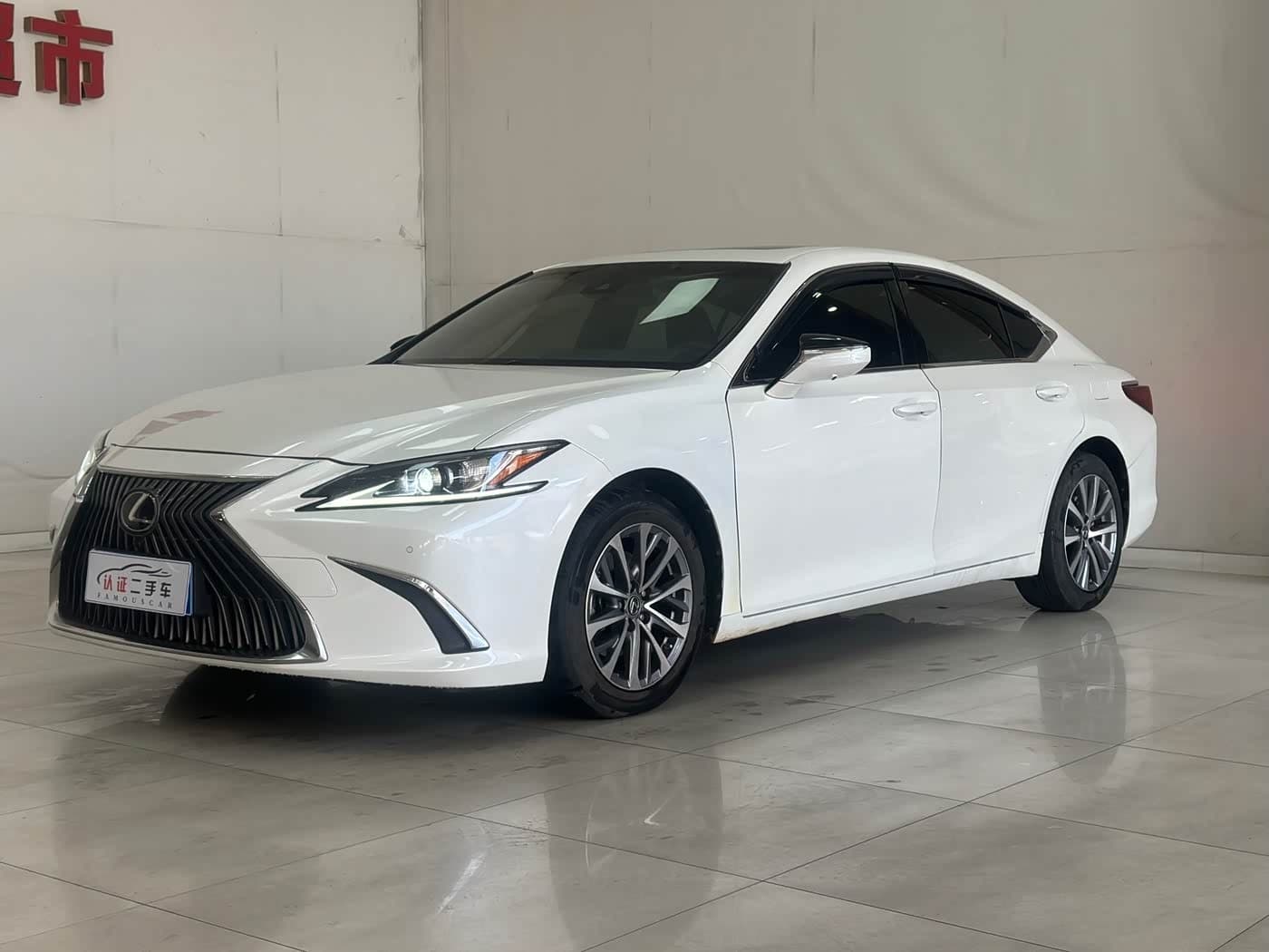 2022 Lexus ES front exterior