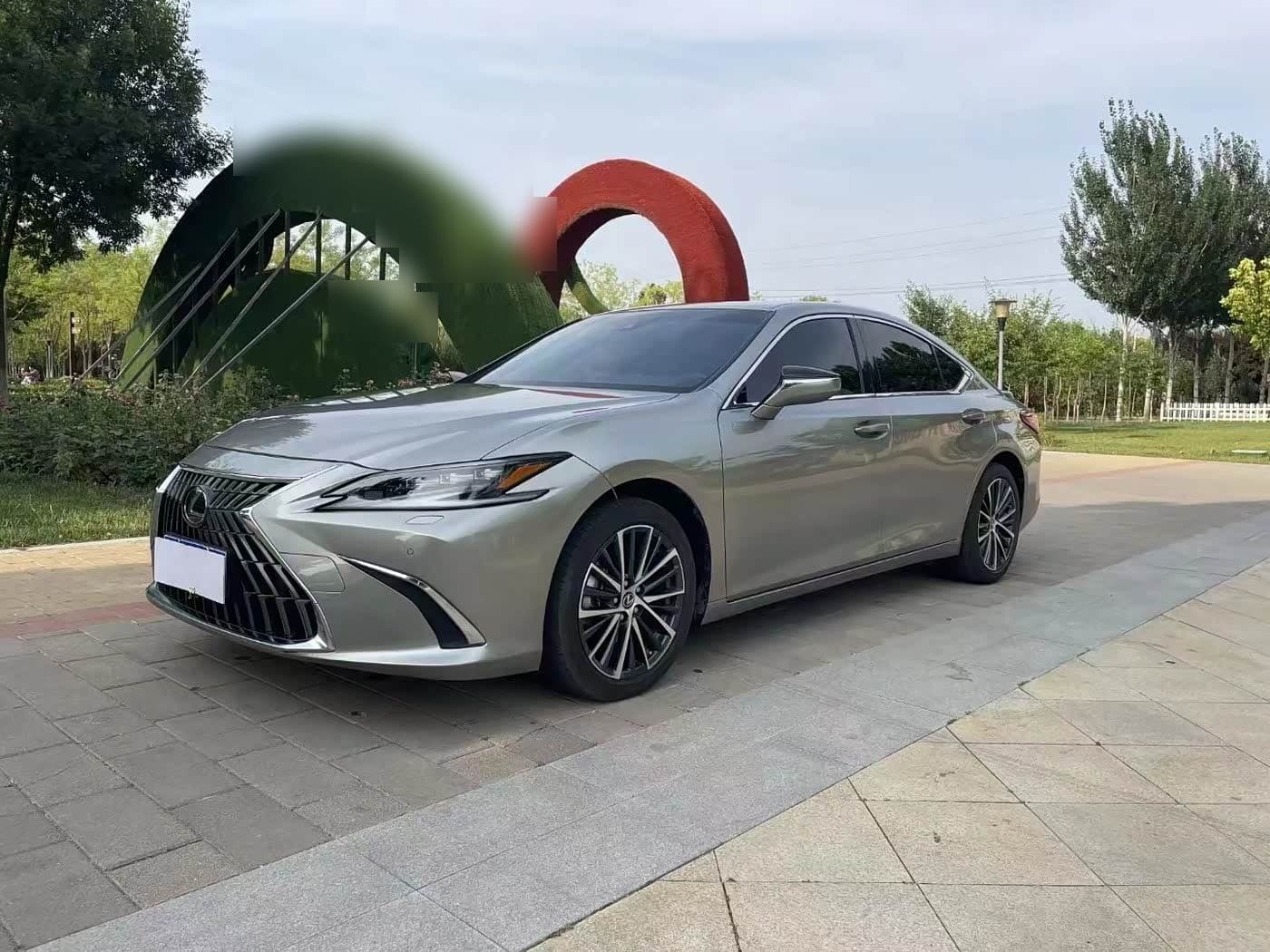 2022 Lexus ES front exterior