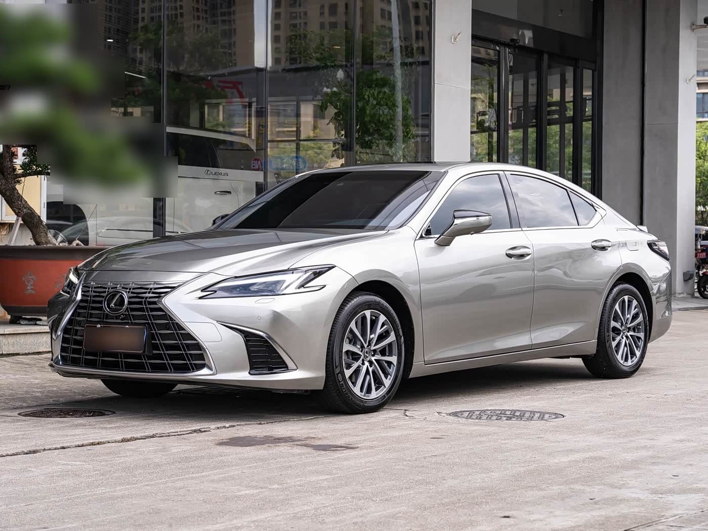 2024 Lexus ES front exterior