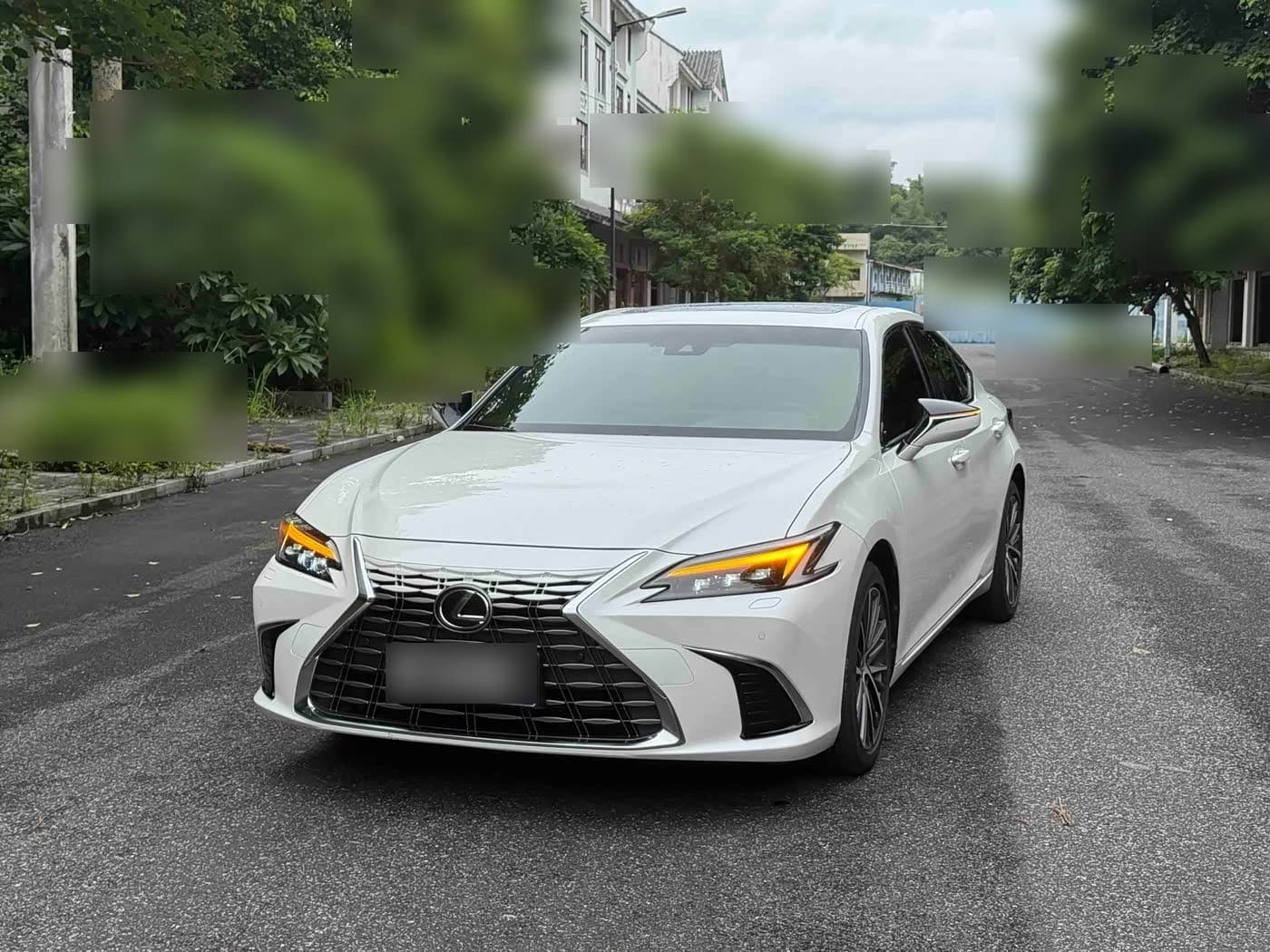 2024 Lexus ES front exterior