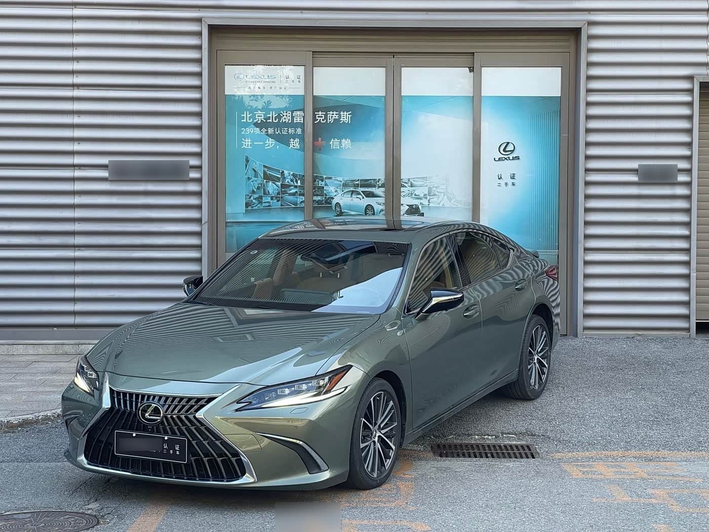 2022 Lexus ES front exterior
