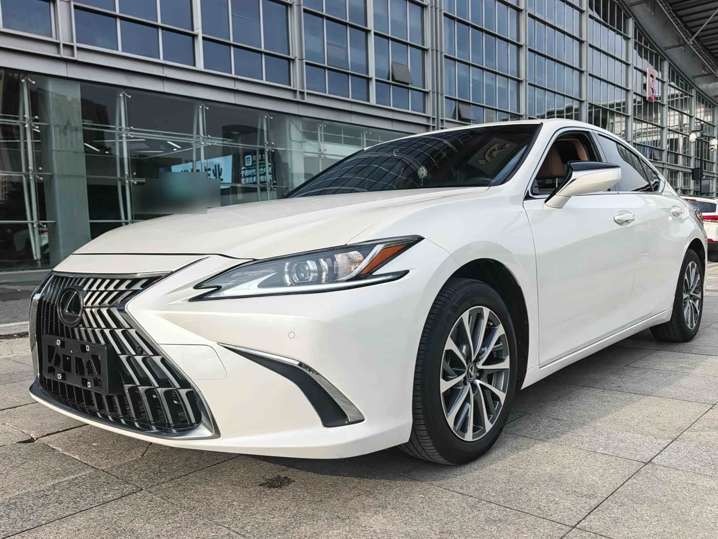 2024 Lexus ES front exterior