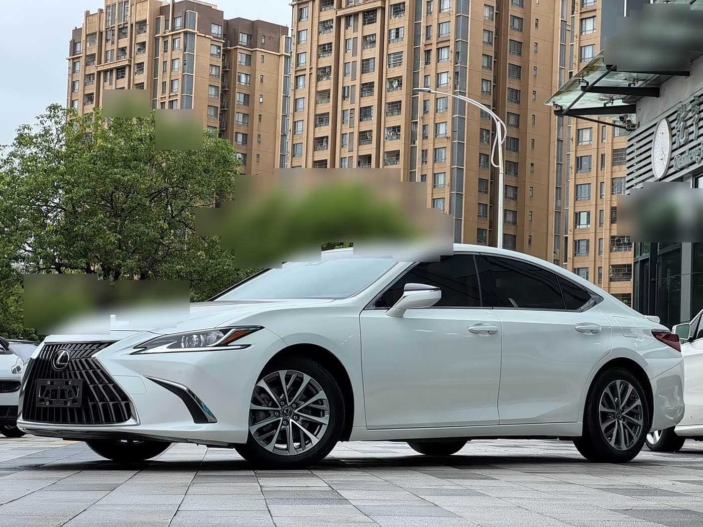2022 Lexus ES front exterior