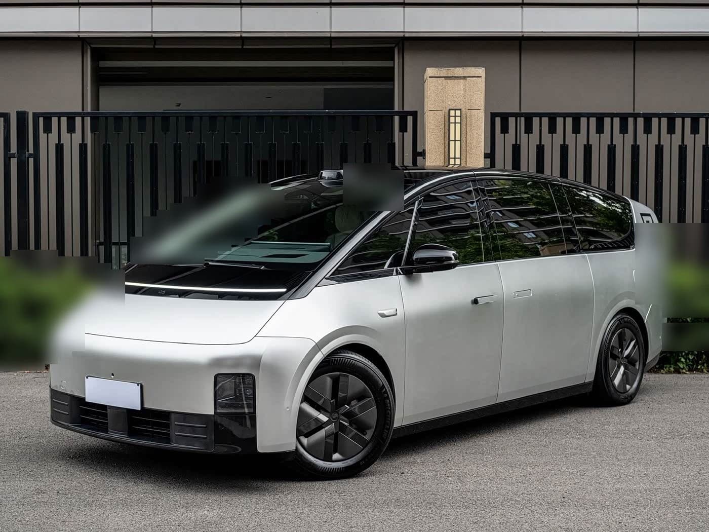 2024 Li Auto MEGA front exterior
