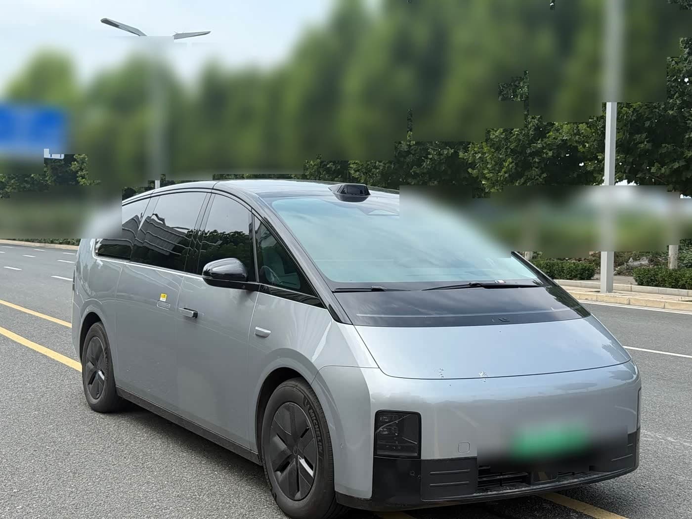 2024 Li Auto MEGA front exterior