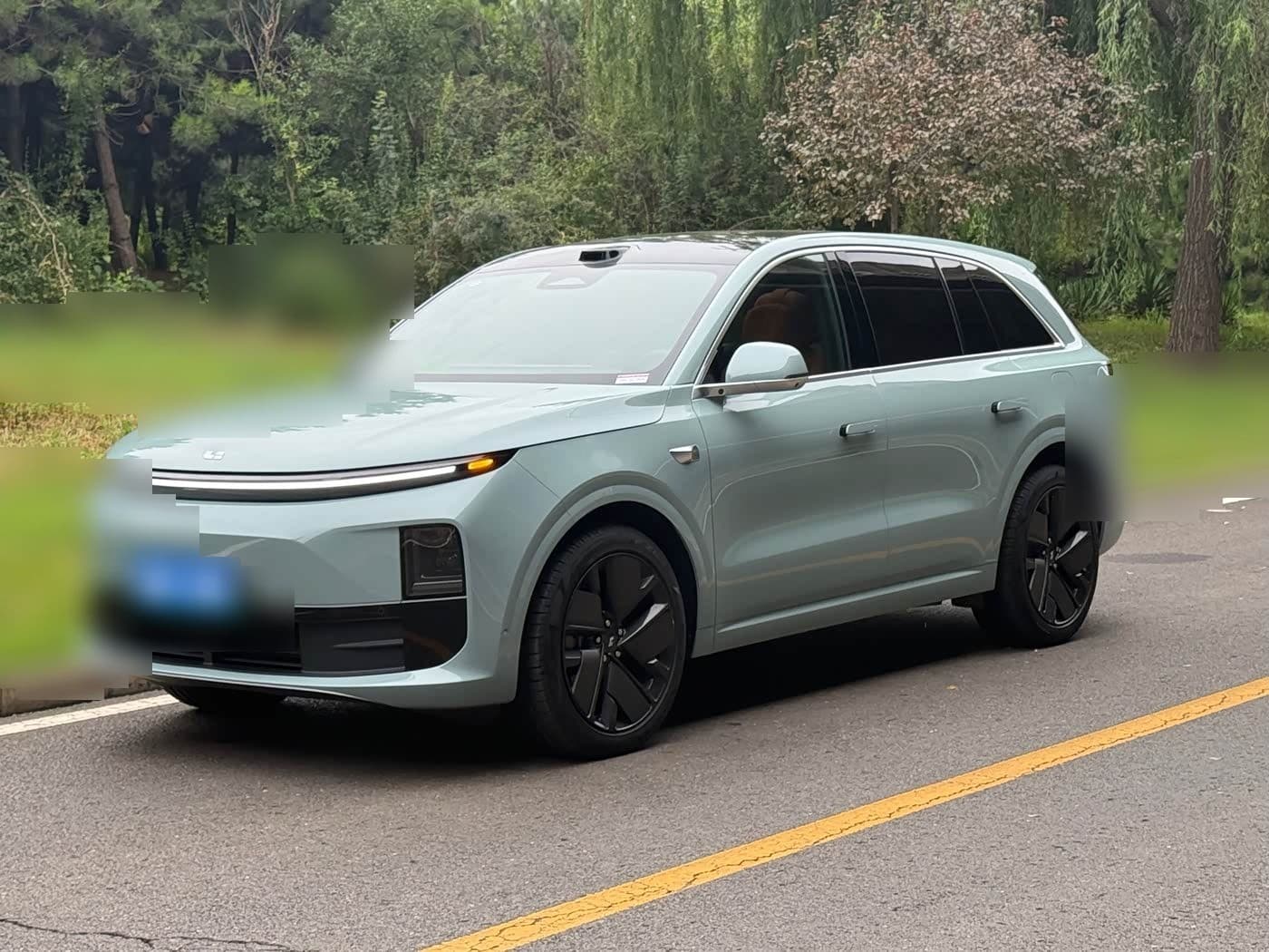 2025 Li Auto L6 front exterior