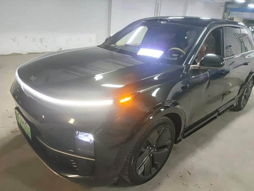 2025 Li Auto Li Xiang L9 front exterior