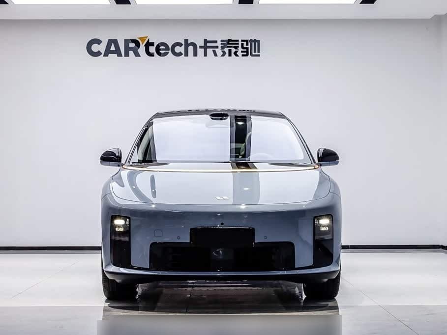2025 Li Auto Li i8 front exterior