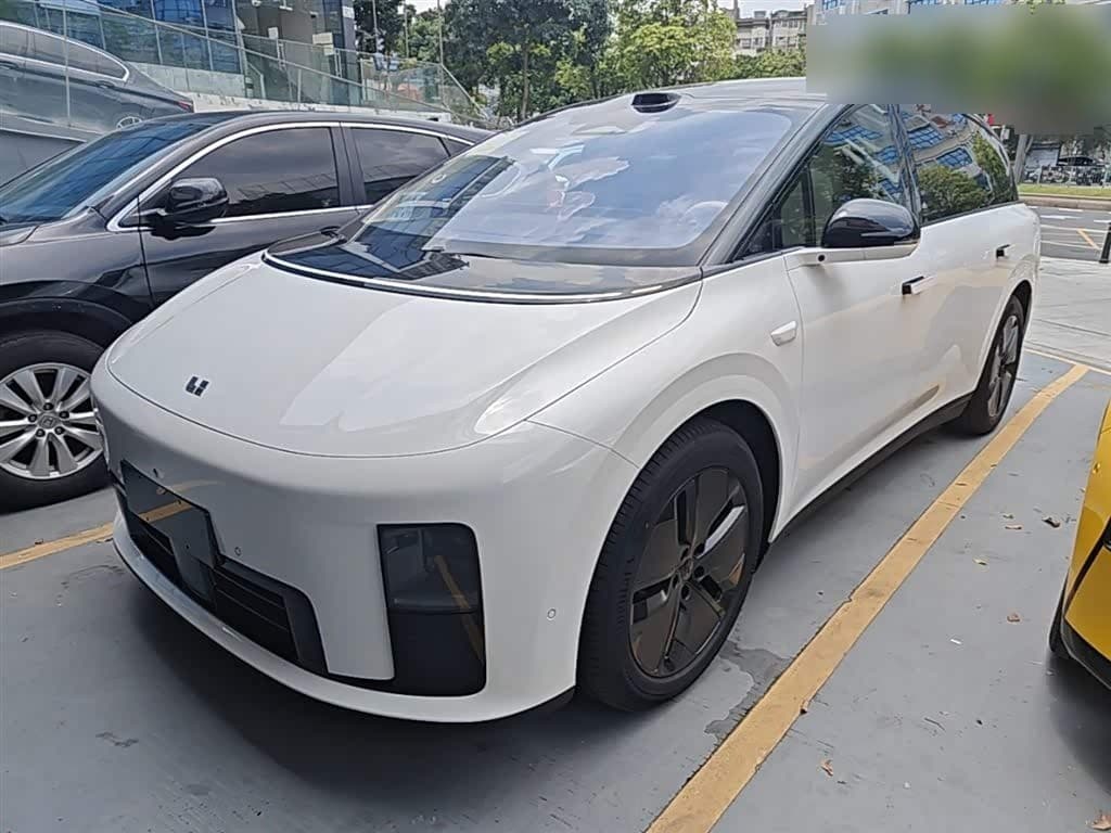 2025 Li Auto Li i8 front exterior