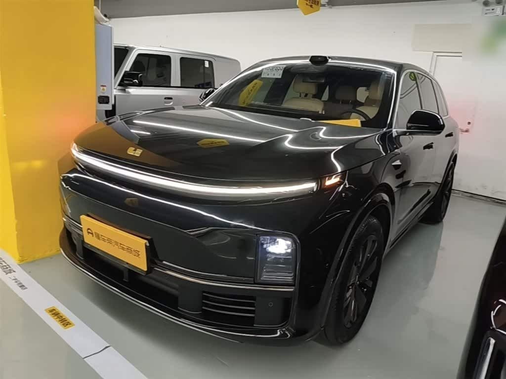 2025 Li Auto L7 front exterior