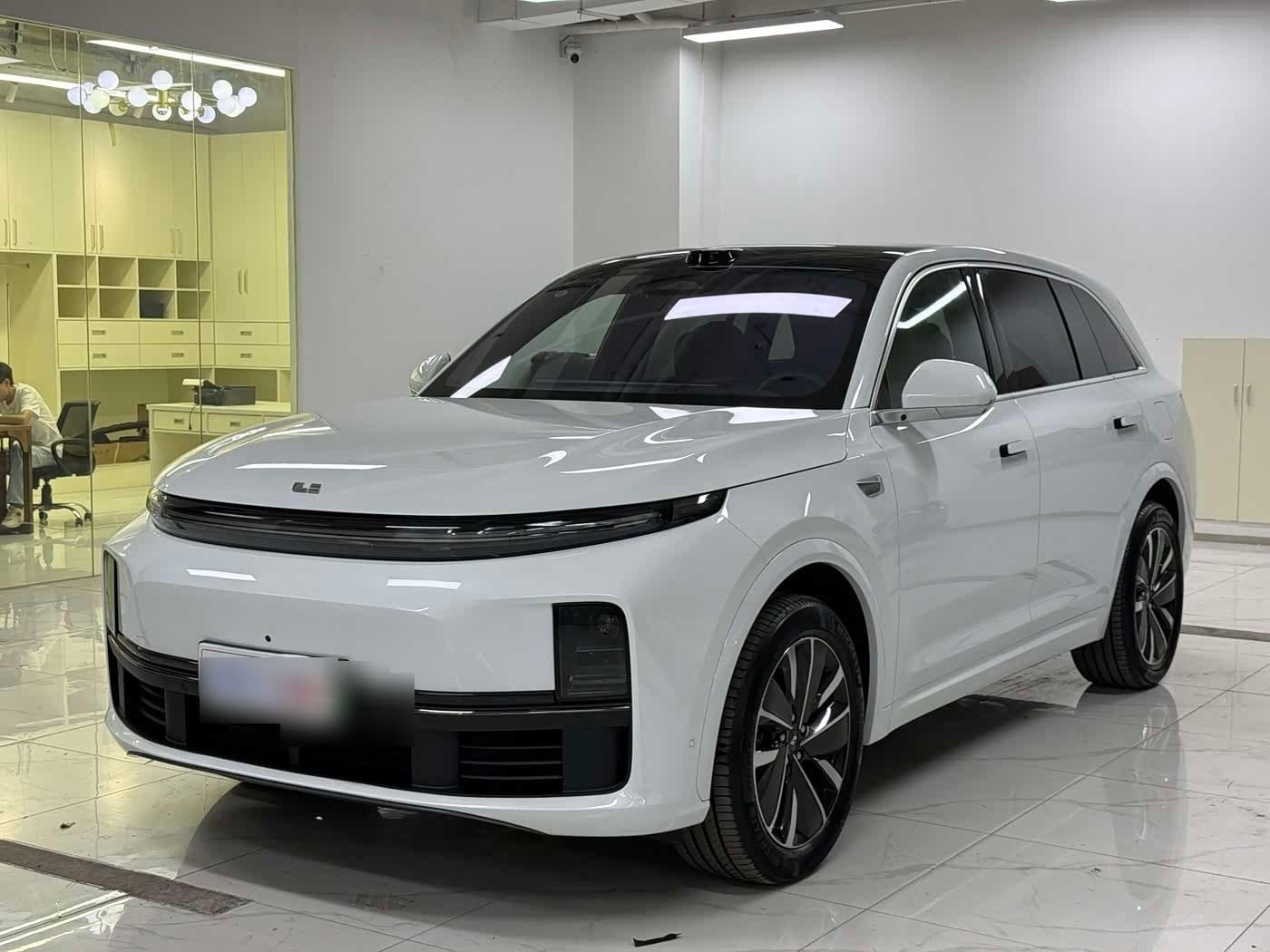 2025 Li Auto L7 front exterior